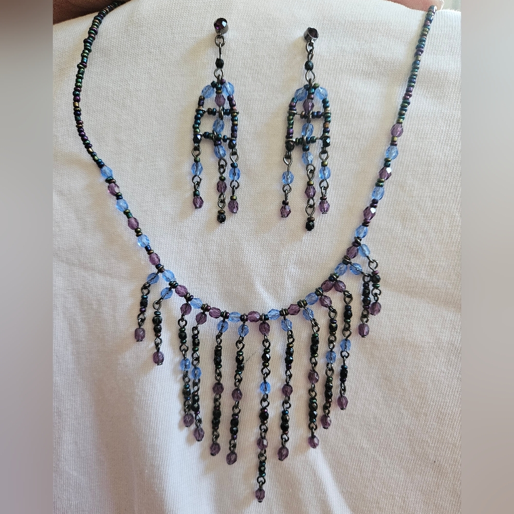 VTG Avon Blue & Purple Sparkly Iridescent beaded fringe necklace & earring set.